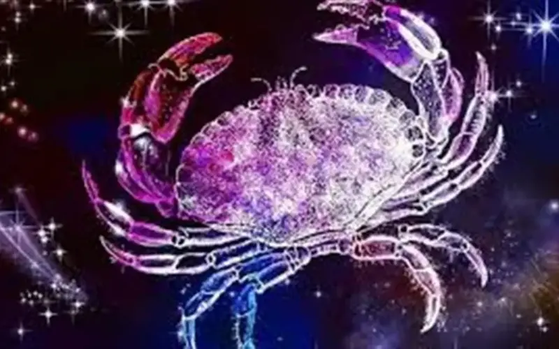 تنبيه لمولود برج السرطان.. لا تقع في فخ «العطاء الزائد» اليوم